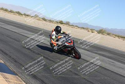 media/Dec-01-2025-Moto Forza (Mon) [[2daa91e15f]]/2-Intermediate Group/Session 4 (Turn 10 Inside)/